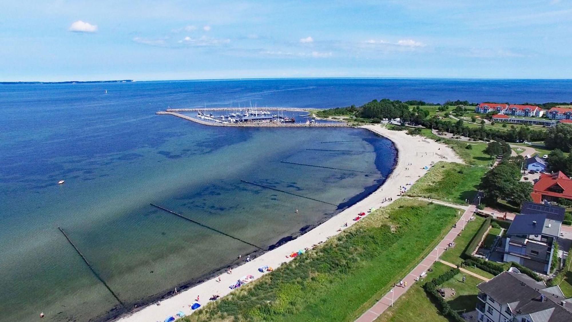 Ferienhaus Emmely Nur Wenige Gehminuten Zum Strand Ruhig Glowe Luaran gambar